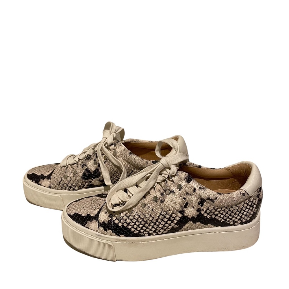 Joie Sneakers